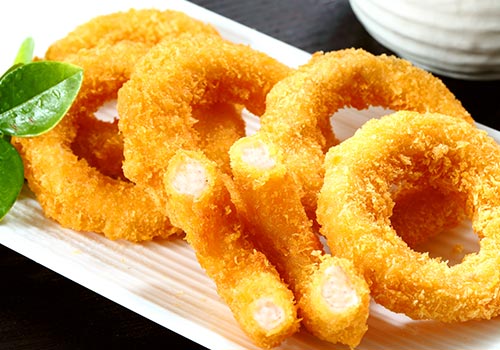 金黃酥脆的炸魷魚圈，口口噴香，好吃到舔盤